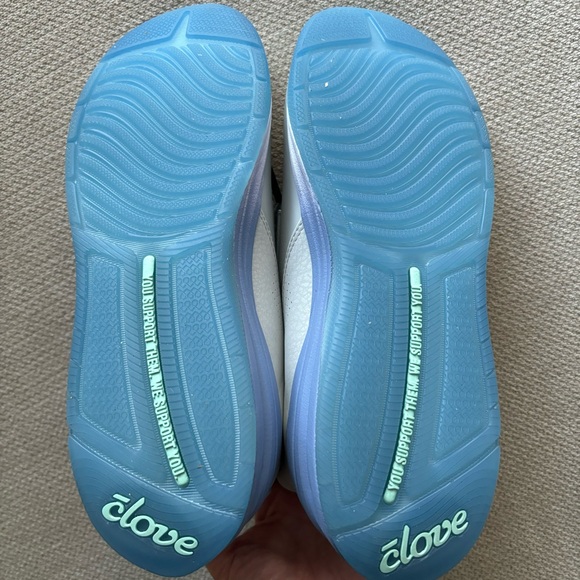 Clove Women’s Core Classic Grey Matter Slip Resistant Sneaker - Picture 16 of 16